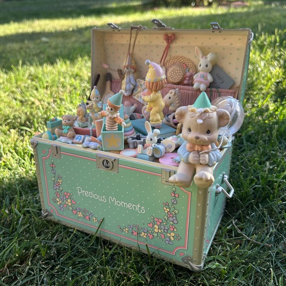 Precious Moments Toy Chest Music Box Pink New in Box - Picture 3 of 16